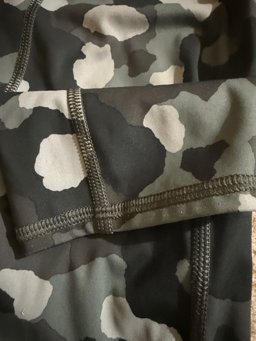 Athleta Lightning Camo 7/8 tight Camouflage Women's Leggings size M - Picture 7 of 15